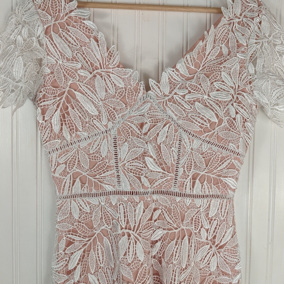 Kimilily Floral Lace Dress - Picture 2 of 7